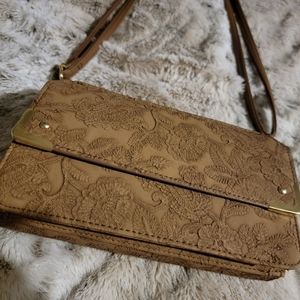 Crossbody w Beautiful Stitching Design! 😍